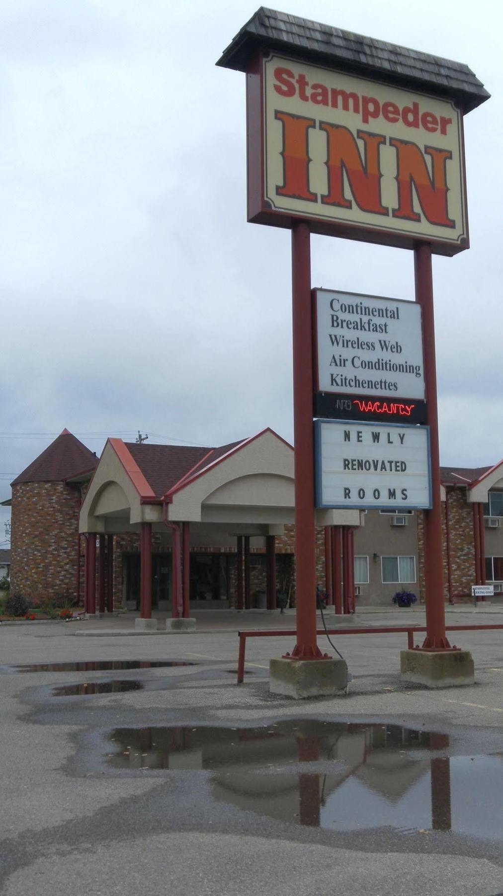 Stampeder Inn Ponoka Eksteriør bilde